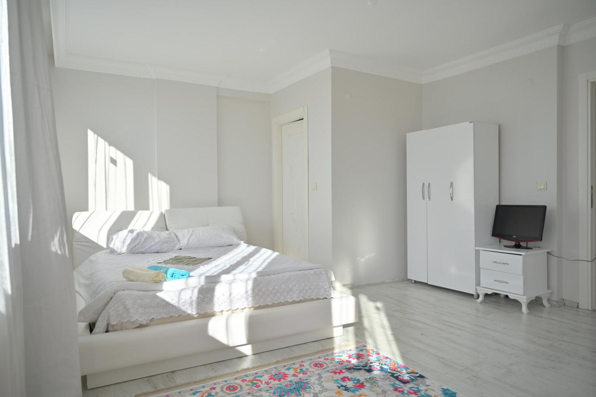 Orman Villa Hotel Is 6 Minutes From The Airport Arnavutkoy Екстериор снимка